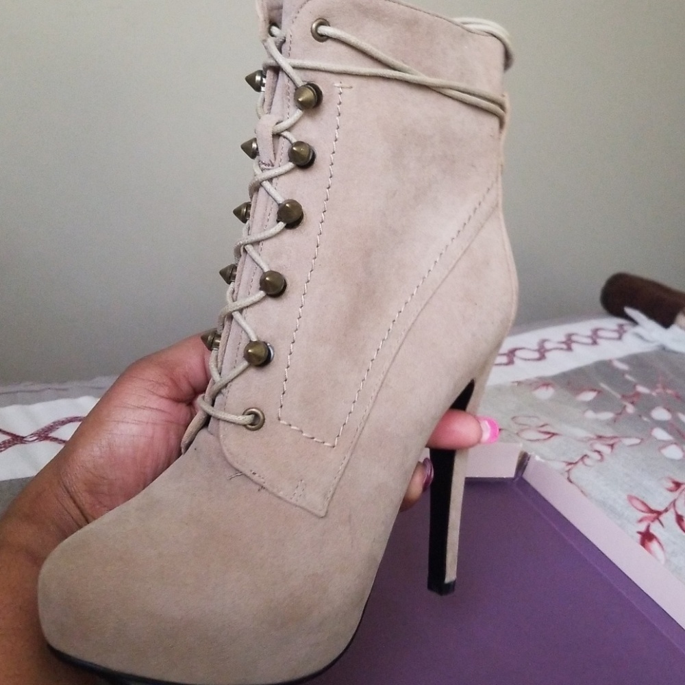Shoes - Picture 3 of 4